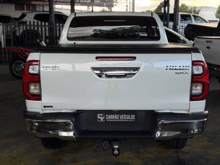 TOYOTA - HILUX - 2021/2021 - Branca - R$ 249.900,00