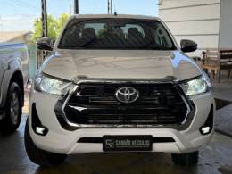 TOYOTA - HILUX - 2021/2021 - Branca - R$ 209.900,00
