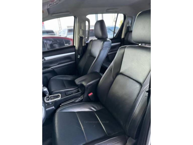 TOYOTA - HILUX - 2016/2016 - Branca - Sob Consulta