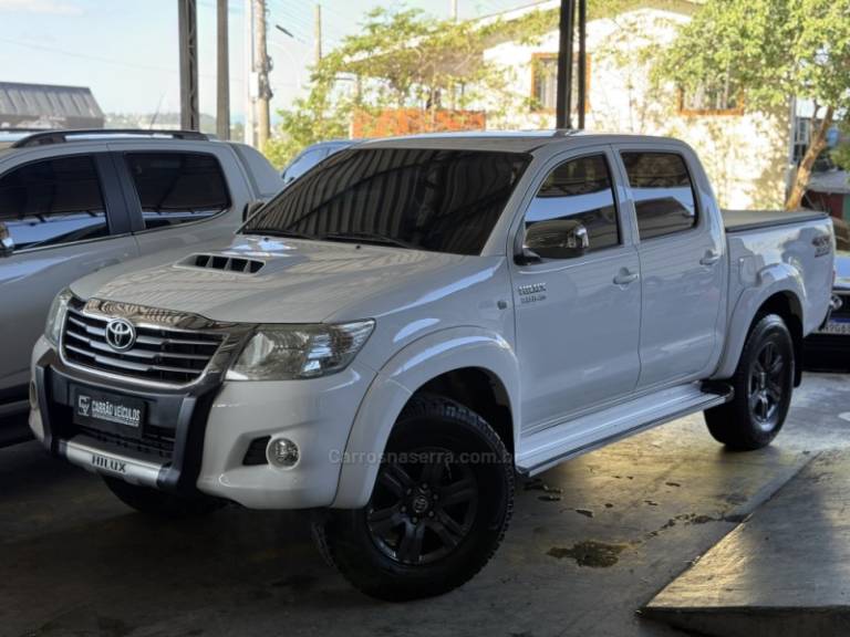 TOYOTA - HILUX - 2015/2015 - Branca - R$ 129.900,00