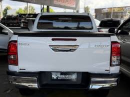 TOYOTA - HILUX - 2021/2021 - Branca - R$ 209.900,00