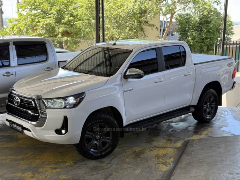 TOYOTA - HILUX - 2021/2021 - Branca - R$ 209.900,00
