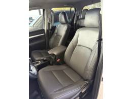 TOYOTA - HILUX - 2021/2021 - Branca - R$ 209.900,00