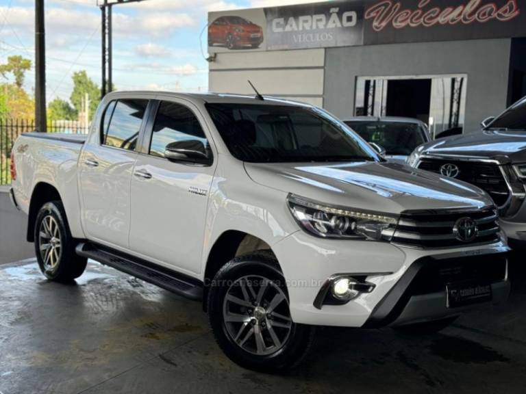 TOYOTA - HILUX - 2016/2016 - Branca - Sob Consulta