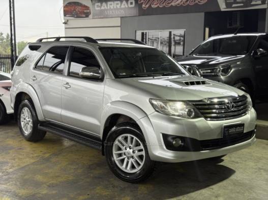TOYOTA - HILUX SW4 - 2012/2012 - Prata - R$ 144.900,00
