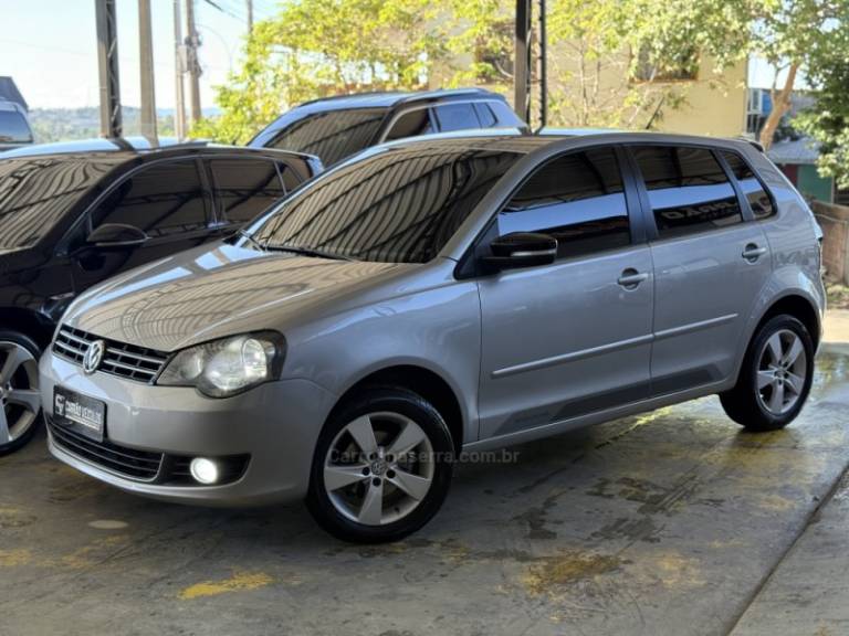 VOLKSWAGEN - POLO - 2014/2014 - Prata - R$ 53.900,00