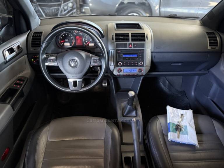 VOLKSWAGEN - POLO - 2014/2014 - Prata - R$ 53.900,00