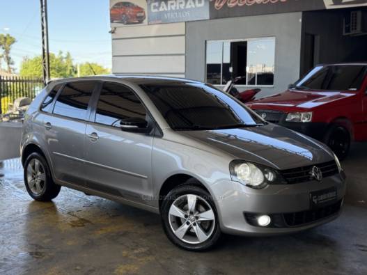 VOLKSWAGEN - POLO - 2014/2014 - Prata - R$ 53.900,00