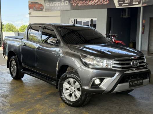 TOYOTA - HILUX - 2017/2017 - Cinza - R$ 184.900,00