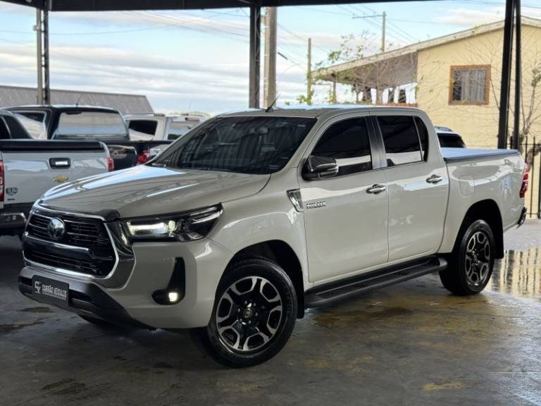 TOYOTA - HILUX - 2021/2021 - Branca - R$ 249.900,00