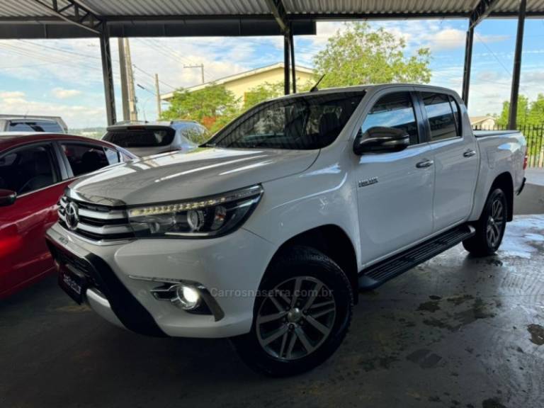 TOYOTA - HILUX - 2016/2016 - Branca - Sob Consulta