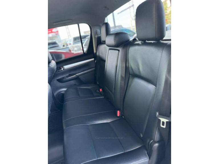 TOYOTA - HILUX - 2016/2016 - Branca - Sob Consulta