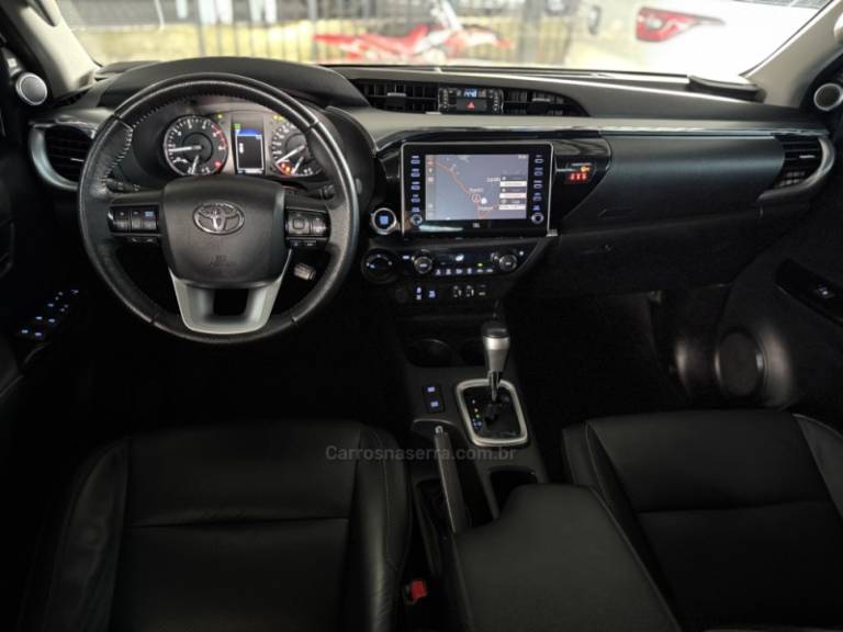 TOYOTA - HILUX - 2021/2021 - Branca - R$ 249.900,00